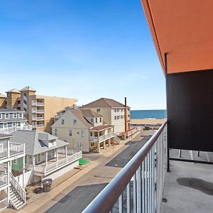 Americana Motor Inn On Boardwalk